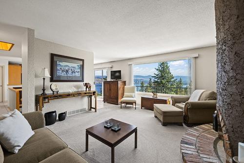 1459 Scott Crescent, West Kelowna, BC - Indoor Photo Showing Living Room