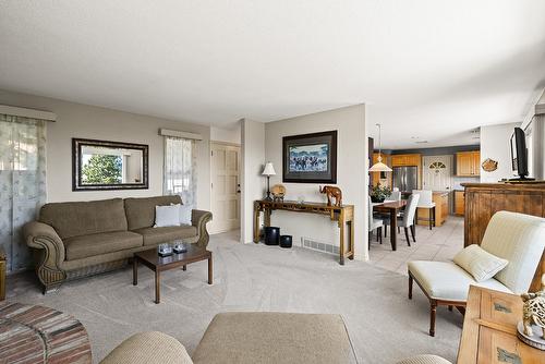 1459 Scott Crescent, West Kelowna, BC - Indoor Photo Showing Living Room