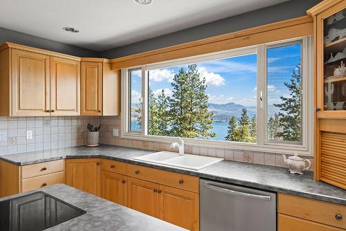 1459 Scott Crescent, West Kelowna, BC - Indoor Photo Showing Kitchen With Double Sink