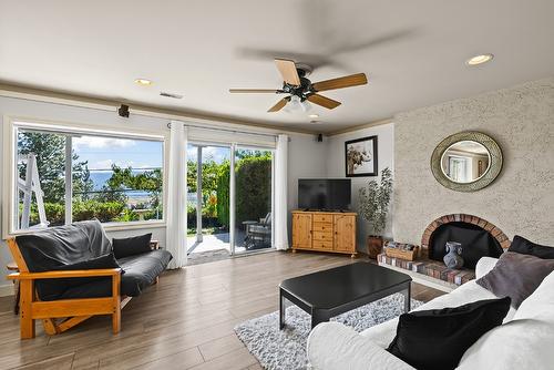 1459 Scott Crescent, West Kelowna, BC - Indoor Photo Showing Living Room With Fireplace