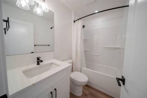 107 18Th Street, Cranbrook, BC - Indoor Photo Showing Bathroom