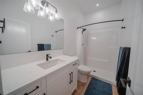 107 18Th Street, Cranbrook, BC - Indoor Photo Showing Bathroom