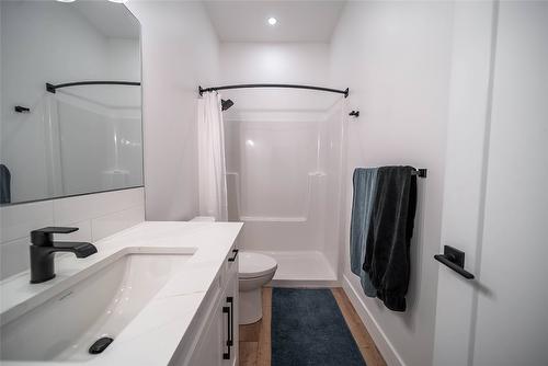 107 18Th Street, Cranbrook, BC - Indoor Photo Showing Bathroom