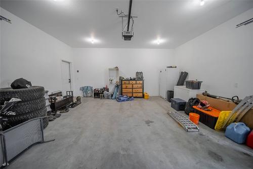 107 18Th Street, Cranbrook, BC - Indoor Photo Showing Garage