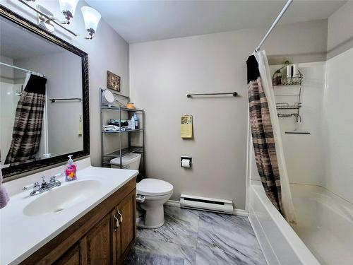 20 11Th Street, Cranbrook, BC - Indoor Photo Showing Bathroom
