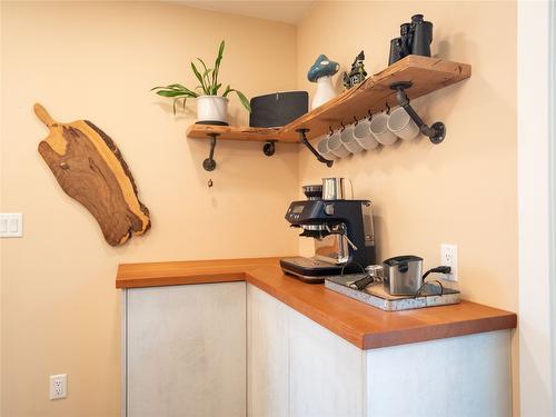 2205 Sparton Drive, Penticton, BC - Indoor Photo Showing Other Room