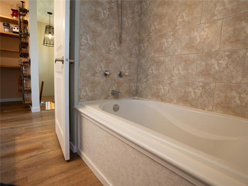2205 Sparton Drive, Penticton, BC - Indoor Photo Showing Bathroom
