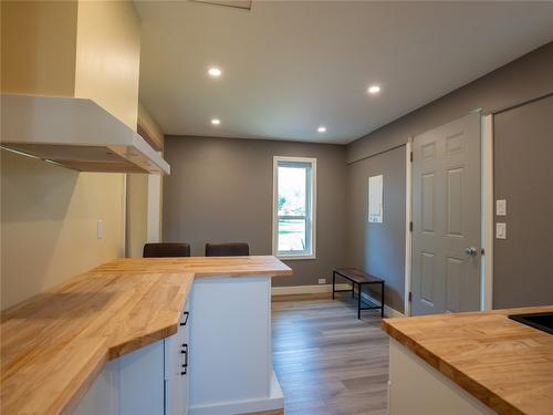 2205 Sparton Drive, Penticton, BC - Indoor Photo Showing Other Room