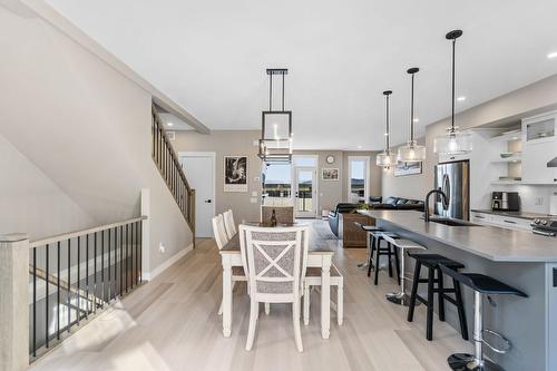7-3220 Hilltown Drive, Kelowna, BC - Indoor Photo Showing Dining Room