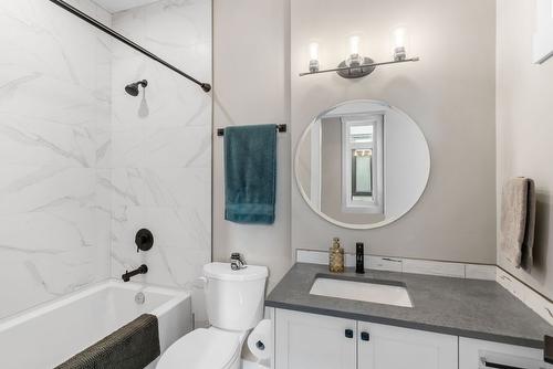 7-3220 Hilltown Drive, Kelowna, BC - Indoor Photo Showing Bathroom