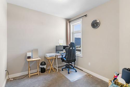 7-3220 Hilltown Drive, Kelowna, BC - Indoor Photo Showing Other Room