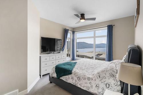 7-3220 Hilltown Drive, Kelowna, BC - Indoor Photo Showing Bedroom