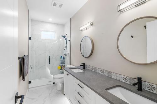 7-3220 Hilltown Drive, Kelowna, BC - Indoor Photo Showing Bathroom
