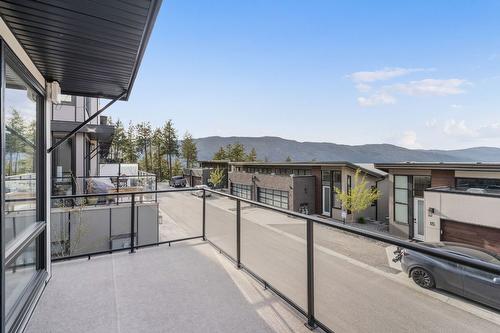 7-3220 Hilltown Drive, Kelowna, BC - Outdoor With Exterior