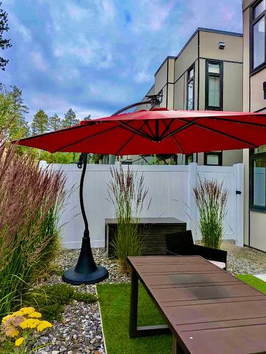 7-3220 Hilltown Drive, Kelowna, BC - Outdoor