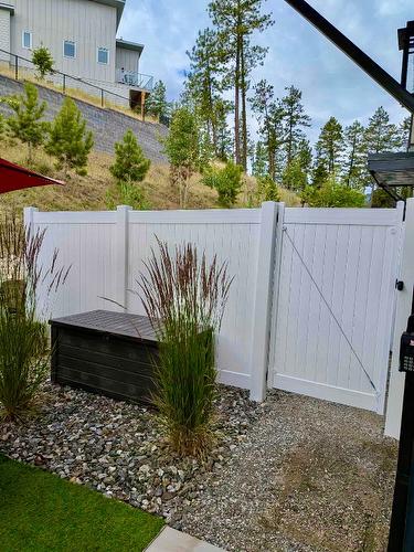 7-3220 Hilltown Drive, Kelowna, BC - Outdoor