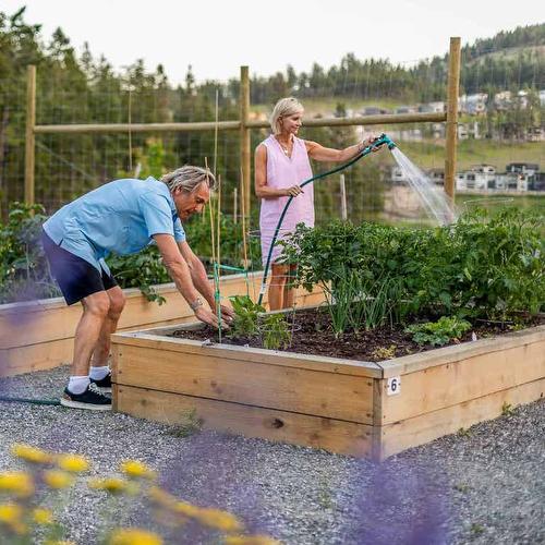 7-3220 Hilltown Drive, Kelowna, BC - Outdoor