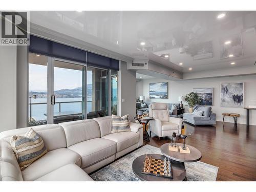 1152 Sunset Drive Unit# 1601, Kelowna, BC - Indoor Photo Showing Living Room