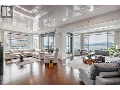 1152 Sunset Drive Unit# 1601, Kelowna, BC - Indoor Photo Showing Living Room