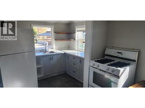 3450 Hardy Mountain Road, Grand Forks, BC - Indoor Photo Showing Kitchen
