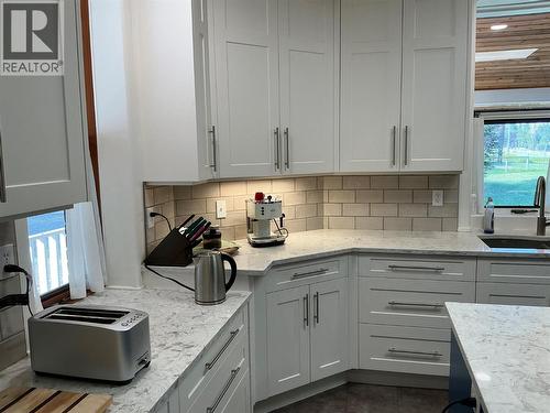 3450 Hardy Mountain Road, Grand Forks, BC - Indoor Photo Showing Kitchen With Upgraded Kitchen