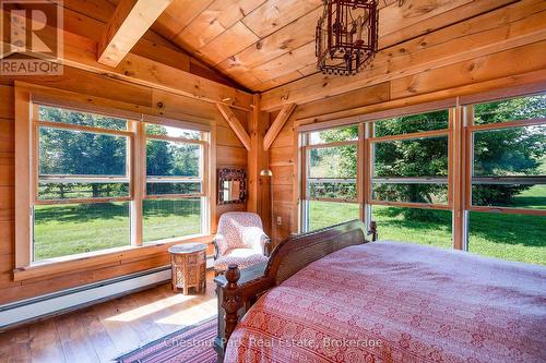 2826 Concession 8 S Nottawasaga, Clearview, ON - Indoor Photo Showing Bedroom