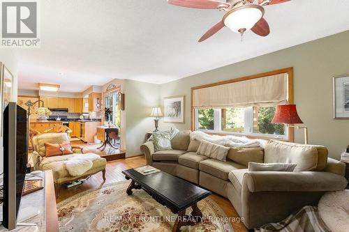 5 Ridgeview Place, Perth, ON - Indoor Photo Showing Living Room