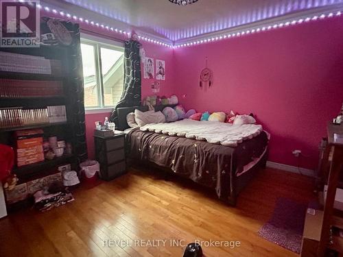 354 Seventeenth Avenue, Cochrane, ON - Indoor Photo Showing Bedroom