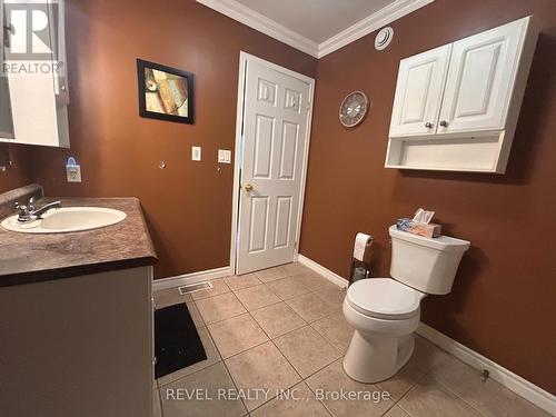 354 Seventeenth Avenue, Cochrane, ON - Indoor Photo Showing Bathroom