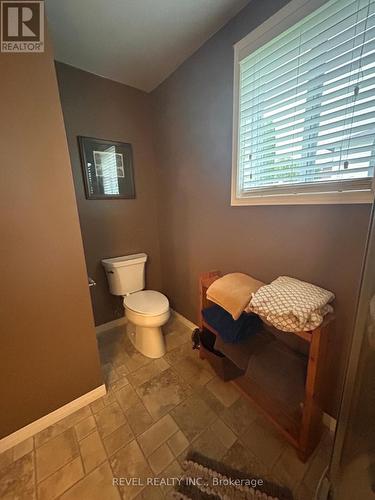 354 Seventeenth Avenue, Cochrane, ON - Indoor Photo Showing Bathroom