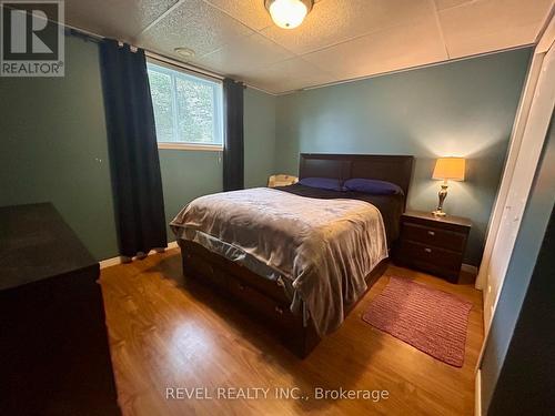 354 Seventeenth Avenue, Cochrane, ON - Indoor Photo Showing Bedroom