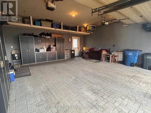 354 Seventeenth Avenue, Cochrane, ON - Indoor Photo Showing Garage