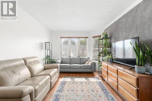 202A - 185 Du Comte Street, Alfred And Plantagenet, ON - Indoor Photo Showing Living Room