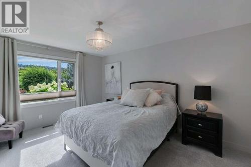615 Glenmeadows Road Unit# 98, Kelowna, BC - Indoor Photo Showing Bedroom