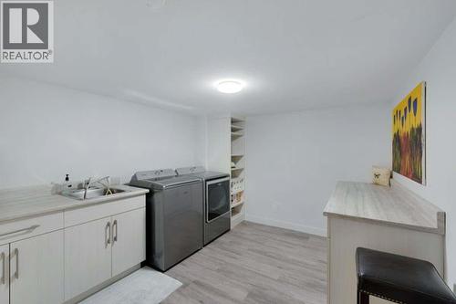 615 Glenmeadows Road Unit# 98, Kelowna, BC - Indoor Photo Showing Laundry Room