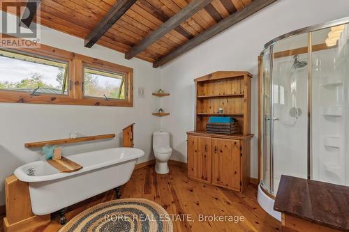 2858 Beach Avenue, Fort Erie (Ridgeway), ON - Indoor Photo Showing Bathroom