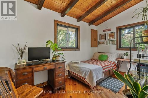 2858 Beach Avenue, Fort Erie (Ridgeway), ON - Indoor Photo Showing Bedroom