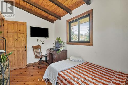 2858 Beach Avenue, Fort Erie (Ridgeway), ON - Indoor Photo Showing Bedroom
