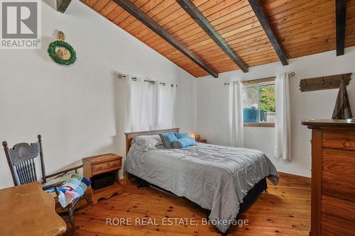 2858 Beach Avenue, Fort Erie (Ridgeway), ON - Indoor Photo Showing Bedroom