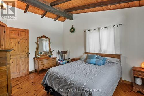 2858 Beach Avenue, Fort Erie (Ridgeway), ON - Indoor Photo Showing Bedroom