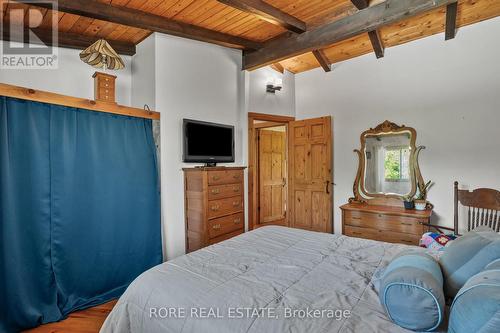 2858 Beach Avenue, Fort Erie (Ridgeway), ON - Indoor Photo Showing Bedroom