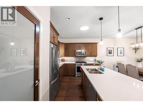1769 Tower Ranch Drive, Kelowna, BC - Indoor Photo Showing Kitchen With Double Sink With Upgraded Kitchen