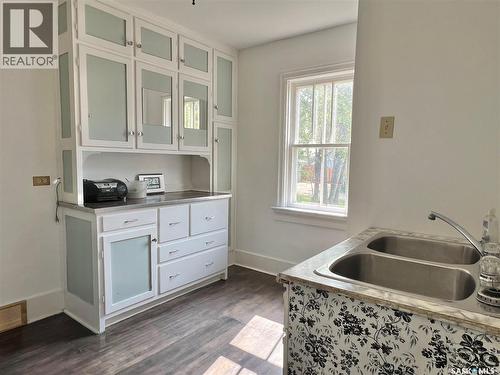 219 Macleod Avenue E, Melfort, SK - Indoor Photo Showing Kitchen With Double Sink