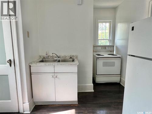 219 Macleod Avenue E, Melfort, SK - Indoor Photo Showing Kitchen
