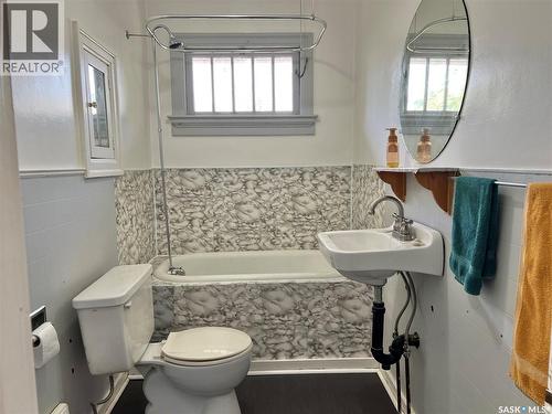 219 Macleod Avenue E, Melfort, SK - Indoor Photo Showing Bathroom
