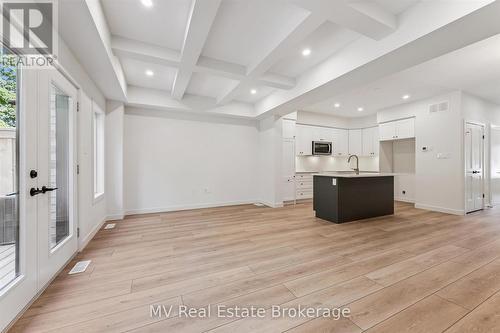 44 Fieldstone Lane Private, Centre Wellington (Elora/Salem), ON - Indoor Photo Showing Kitchen