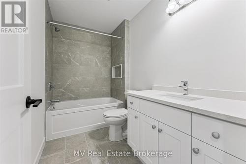 44 Fieldstone Lane Private, Centre Wellington (Elora/Salem), ON - Indoor Photo Showing Bathroom