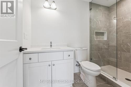44 Fieldstone Lane Private, Centre Wellington (Elora/Salem), ON - Indoor Photo Showing Bathroom
