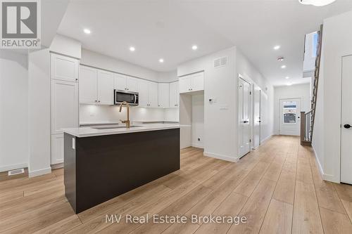 44 Fieldstone Lane Private, Centre Wellington (Elora/Salem), ON - Indoor Photo Showing Kitchen