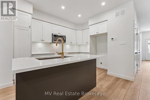 44 Fieldstone Lane Private, Centre Wellington (Elora/Salem), ON - Indoor Photo Showing Kitchen